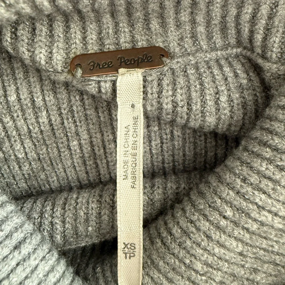 FREE PEOPLE Softly‎ Structured Tunic Sweater in Grey size XS Turtleneck Cozy